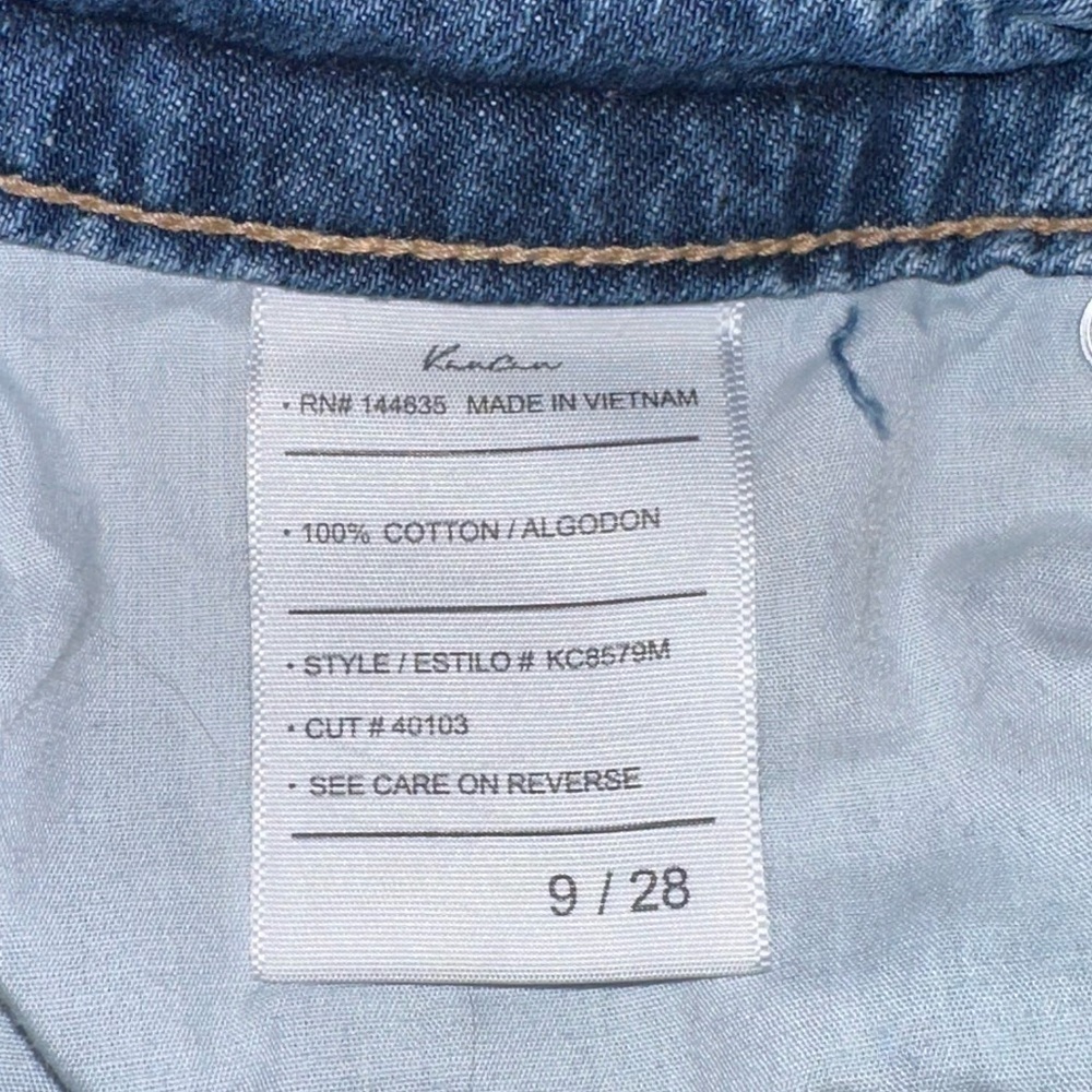 UEC KanCan Sz. 9/28
Kancan Women's Ultra High Rise Distressed Mom Jeans - Picture 11 of 14